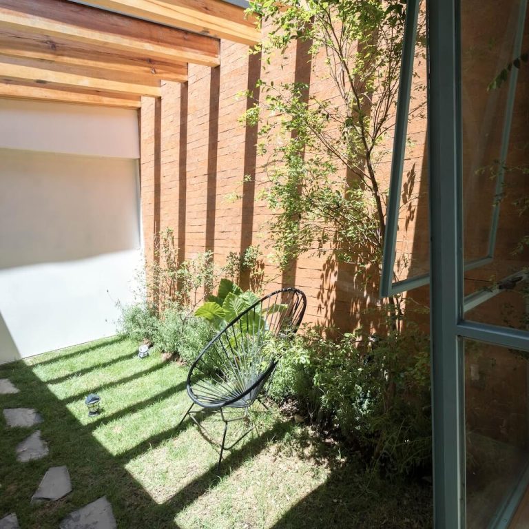Casa Pedregal 15: Un refugio de luz y diseño en Jesús María, Jalisco