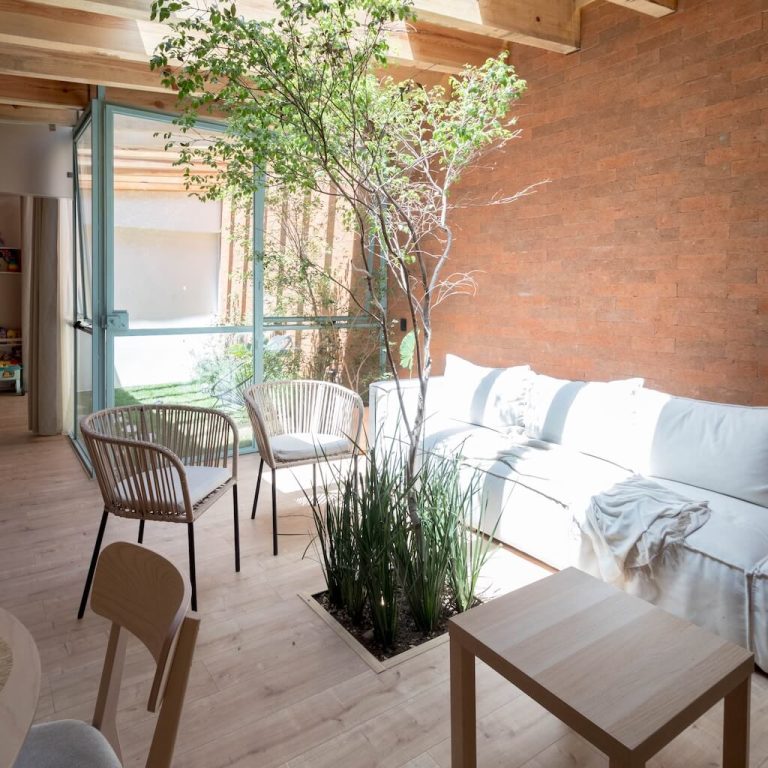 Casa Pedregal 15: Un refugio de luz y diseño en Jesús María, Jalisco