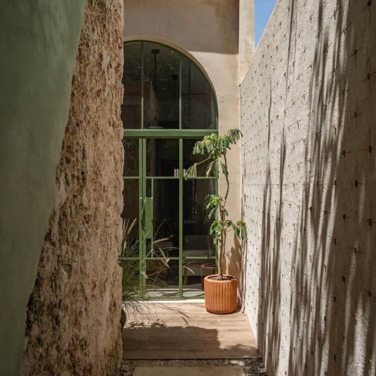 Casa Pistache: Restauración Contemporánea en el Centro Histórico de Campeche
