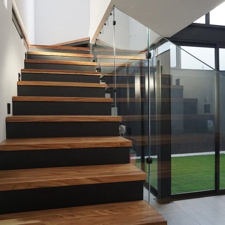 Casa R-31 por ELMNTOS arquitectura
