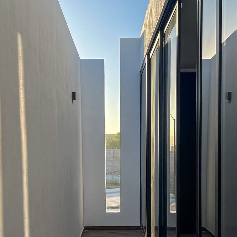 Casa R-31 por ELMNTOS arquitectura