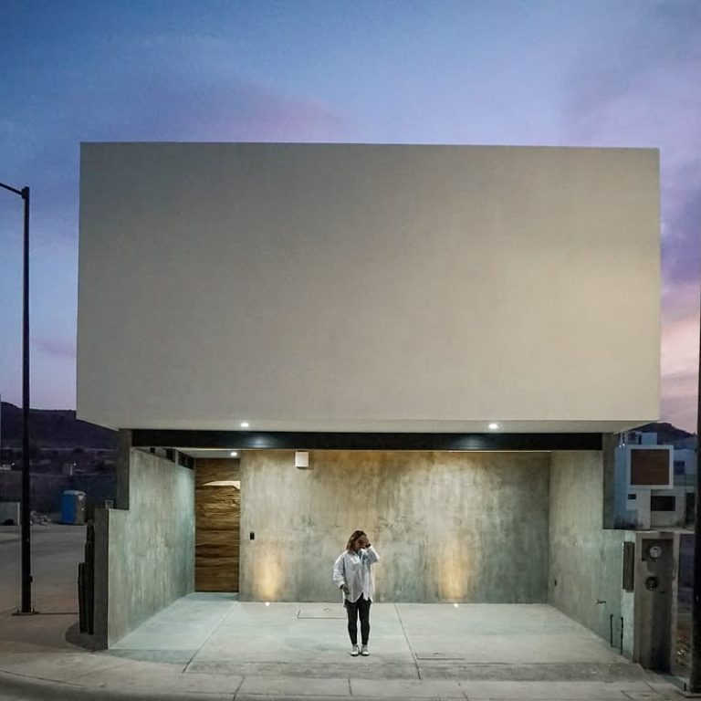 Casa R-31 por ELMNTOS arquitectura