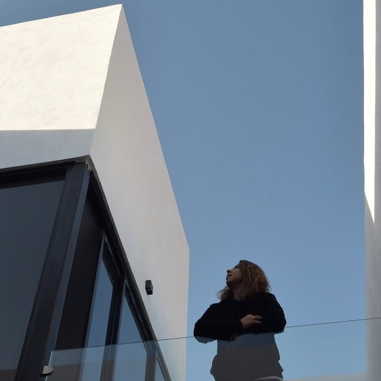 Casa R-31 por ELMNTOS arquitectura