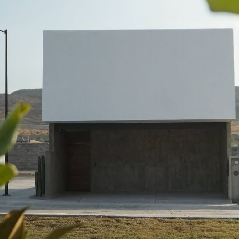 Casa R-31 por ELMNTOS arquitectura