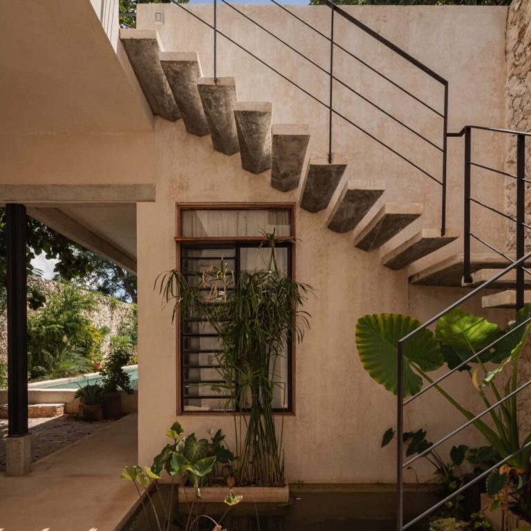 Casa RR 450 en Mérida: Integración de Crujía Histórica y Arquitectura Contemporánea | Paralelo 20