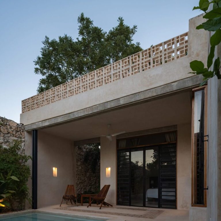 Casa RR 450 en Mérida: Integración de Crujía Histórica y Arquitectura Contemporánea | Paralelo 20