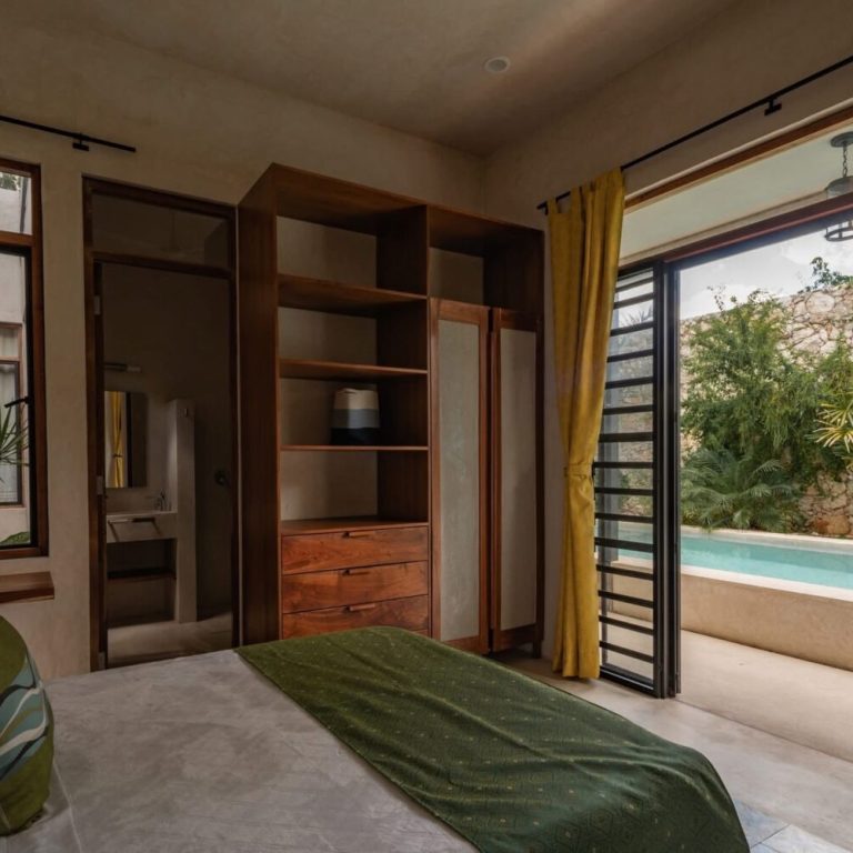 Casa RR 450 en Mérida: Integración de Crujía Histórica y Arquitectura Contemporánea | Paralelo 20