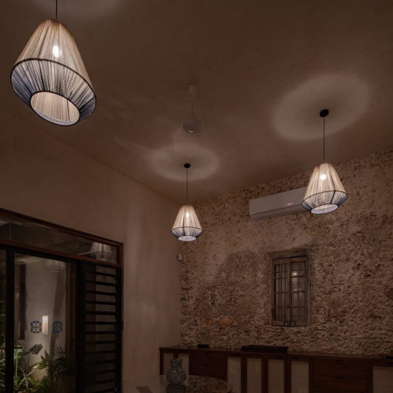 Casa RR 450 en Mérida: Integración de Crujía Histórica y Arquitectura Contemporánea | Paralelo 20