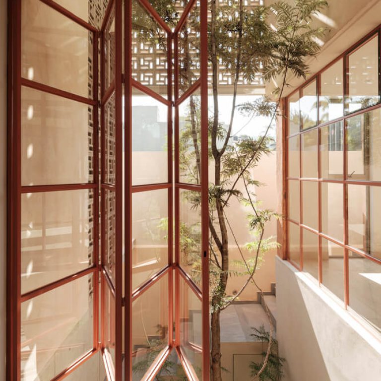 Casa SM: Arquitectura de Luz y Vacíos en Zapopan