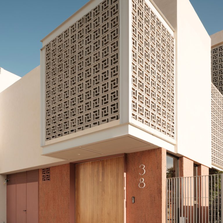 Casa SM: Arquitectura de Luz y Vacíos en Zapopan