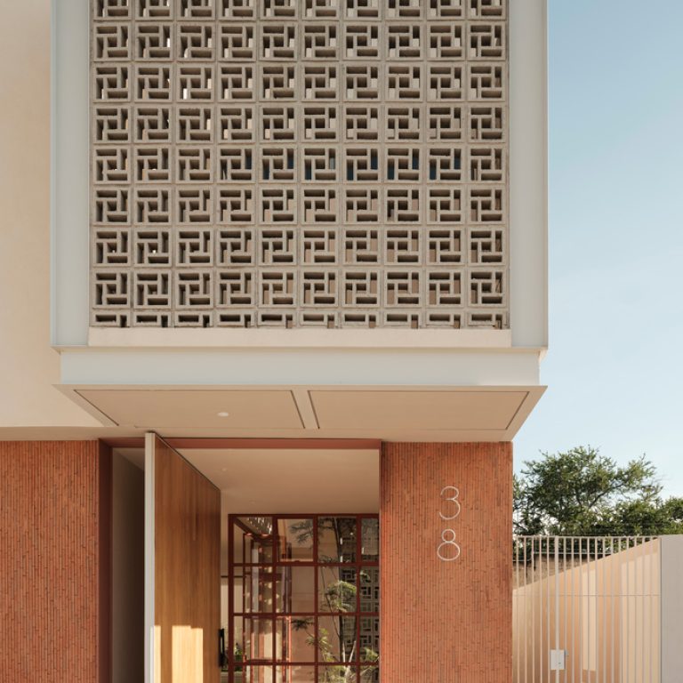 Casa SM: Arquitectura de Luz y Vacíos en Zapopan