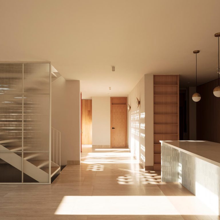 Casa SM: Arquitectura de Luz y Vacíos en Zapopan