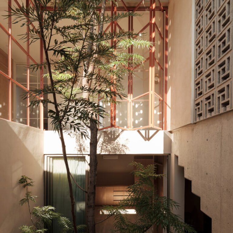 Casa SM: Arquitectura de Luz y Vacíos en Zapopan