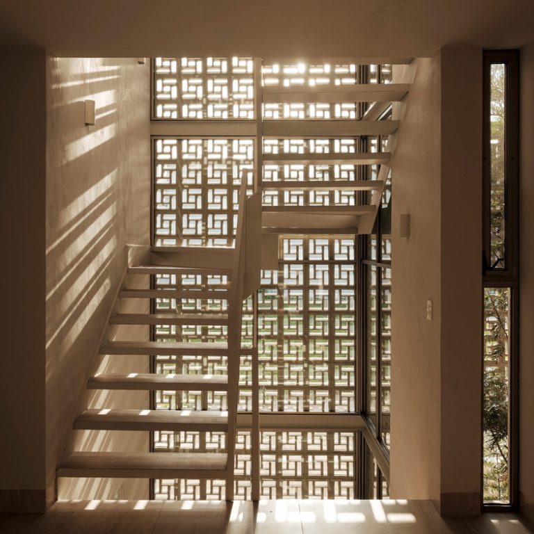 Casa SM: Arquitectura de Luz y Vacíos en Zapopan