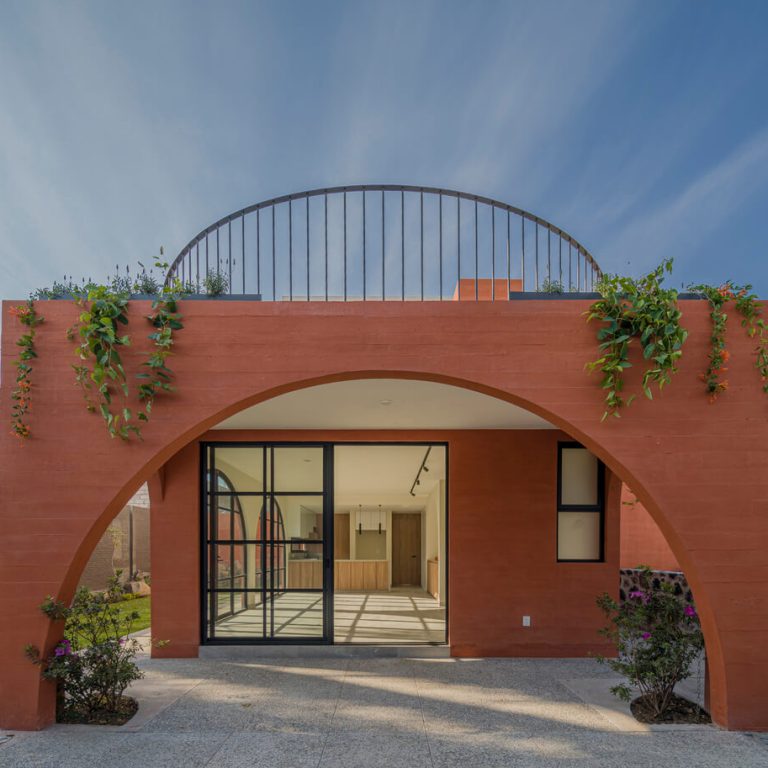 Casa Tampico: Arquitectura Contemporánea y Tradición en Morelos