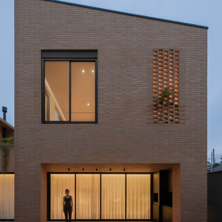 Casa Torrão: Arquitectura de Tierra en Imbituba | Nommo Arquitetos
