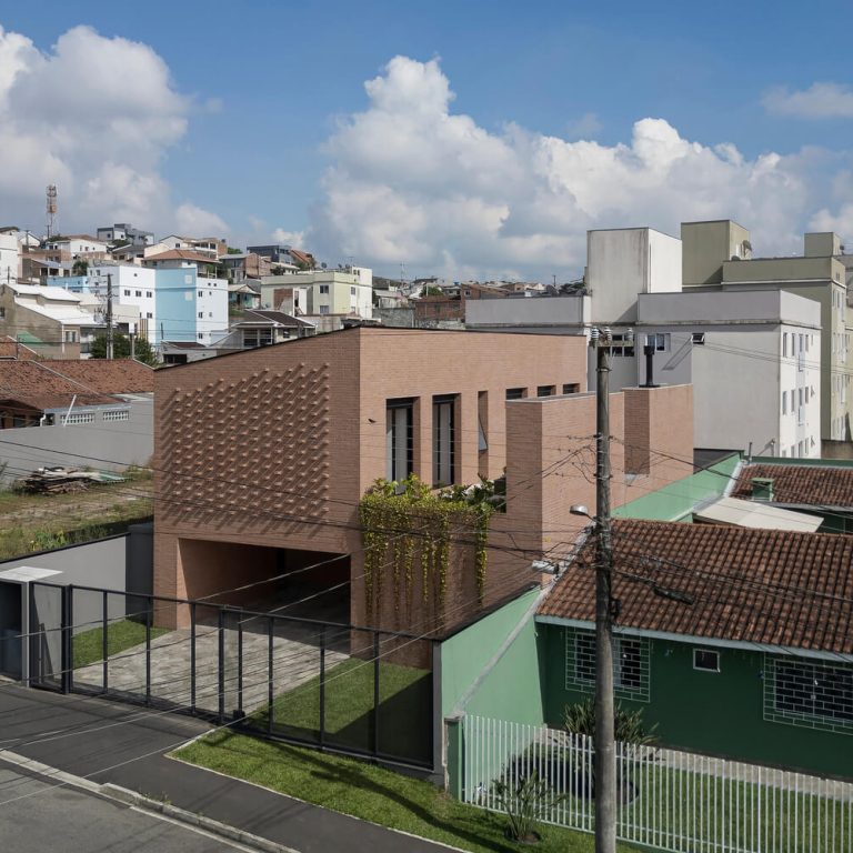 Casa Torrão: Arquitectura de Tierra en Imbituba | Nommo Arquitetos