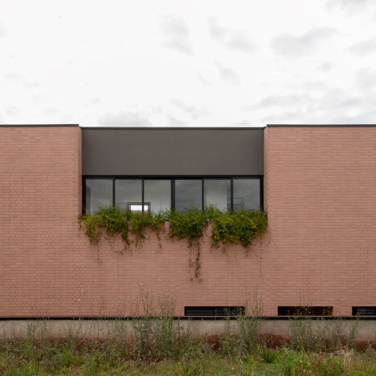 Casa Torrão: Arquitectura de Tierra en Imbituba | Nommo Arquitetos