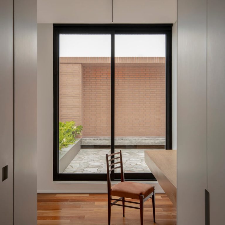 Casa Torrão: Arquitectura de Tierra en Imbituba | Nommo Arquitetos