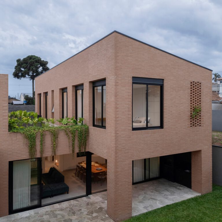 Casa Torrão: Arquitectura de Tierra en Imbituba | Nommo Arquitetos