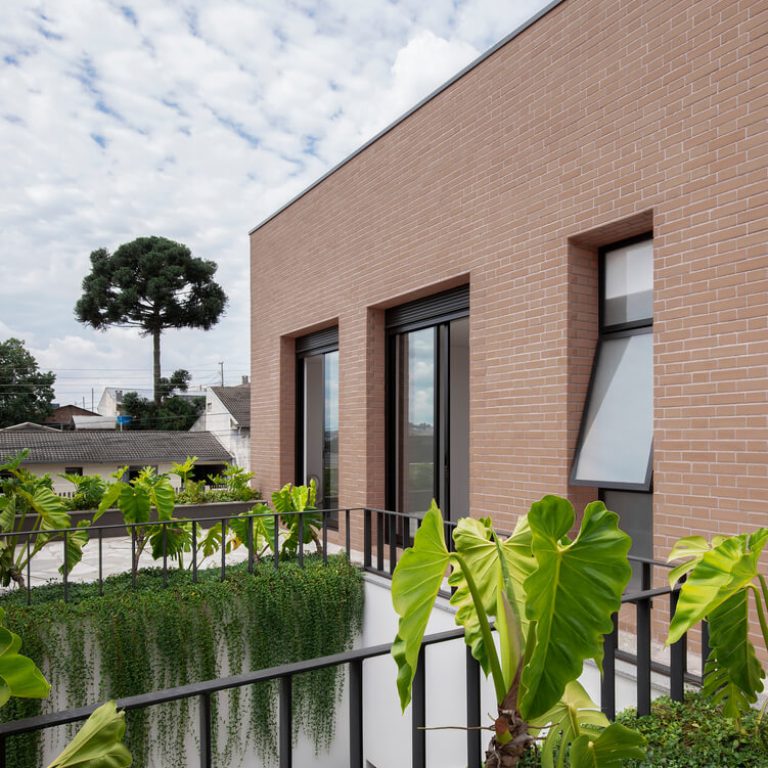 Casa Torrão: Arquitectura de Tierra en Imbituba | Nommo Arquitetos