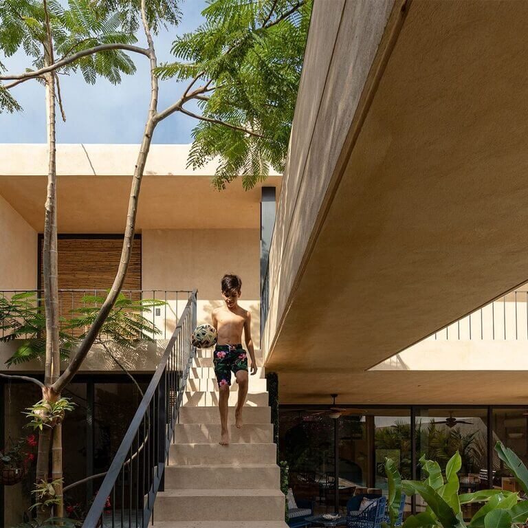 Casa Tres Aguas en Ecuador: Arquitectura Resiliente por Diez + Muller Arquitectos