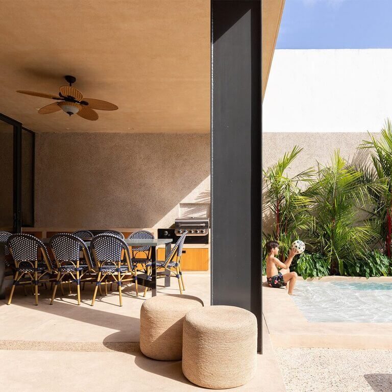Casa Tres Aguas en Ecuador: Arquitectura Resiliente por Diez + Muller Arquitectos