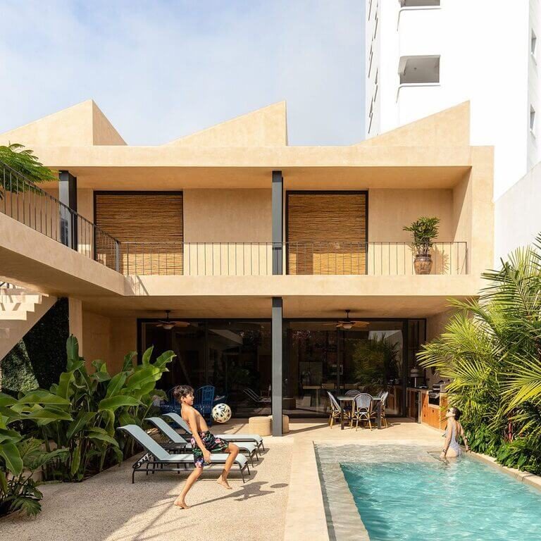 Casa Tres Aguas en Ecuador: Arquitectura Resiliente por Diez + Muller Arquitectos