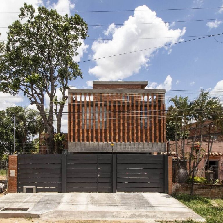 Casa Triplex Yvapovõ en Paraguay por Biocons Arquitectos