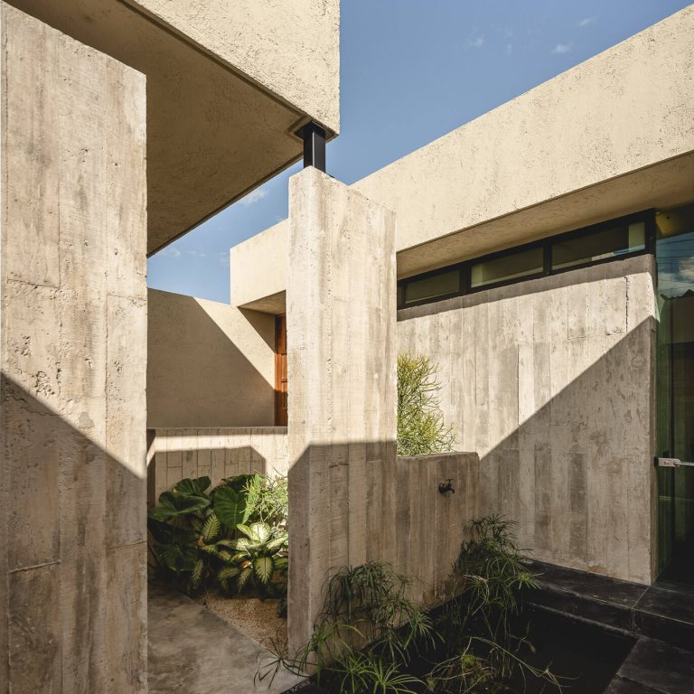 Casa Umbral por Taller estilo arquitectura