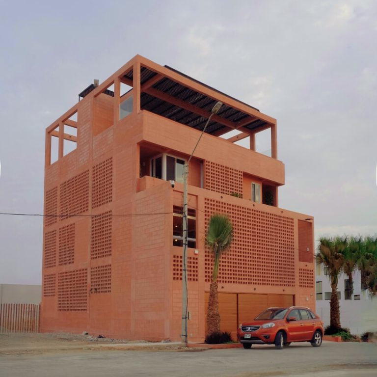 fachada de casa de 4 niveles