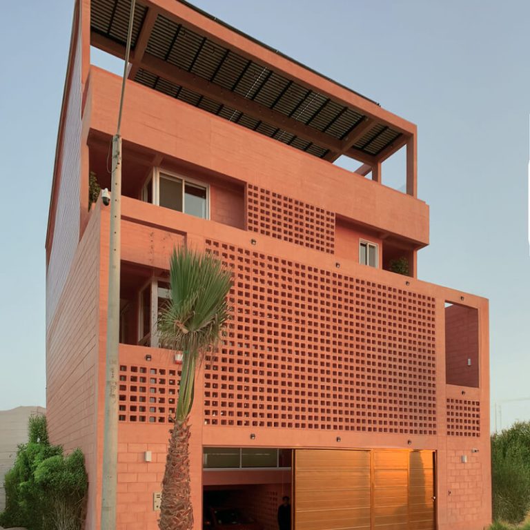fachada de casa de 4 niveles