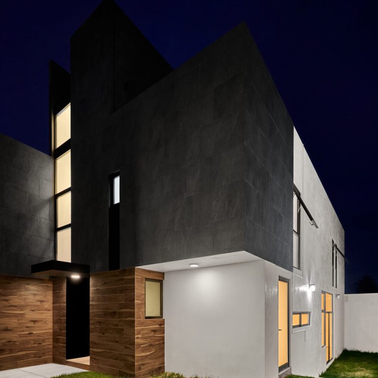 Fachada. Casa V8 por Racma Arquitectura en Estado de México