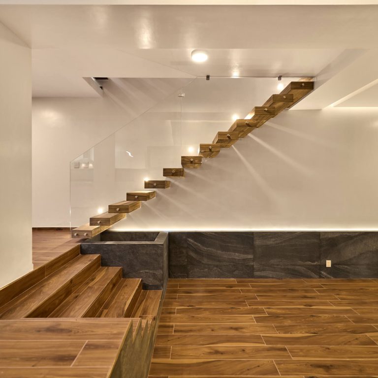 Escalera. Casa V8 por Racma Arquitectura en Estado de México