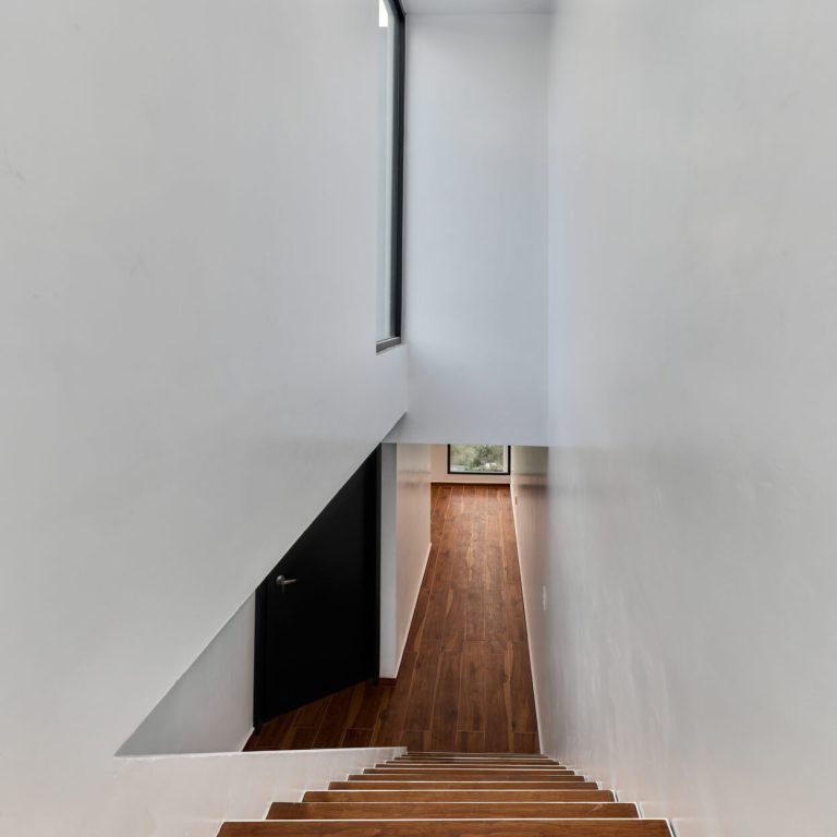 Escalera. Casa V8 por Racma Arquitectura en Estado de México
