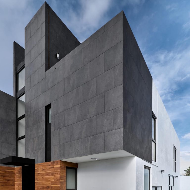 Fachada. Casa V8 por Racma Arquitectura en Estado de México