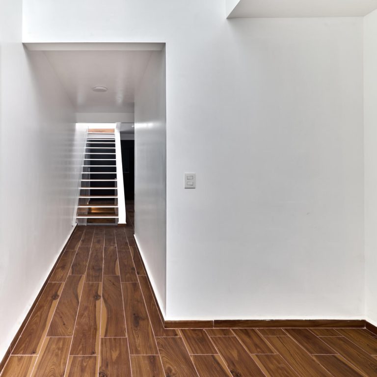 Escalera. Casa V8 por Racma Arquitectura en Estado de México