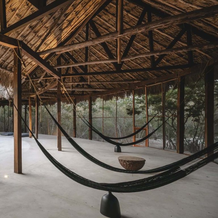 Casa Xcunyá en Yucatán. estanque y alberca en patio circular