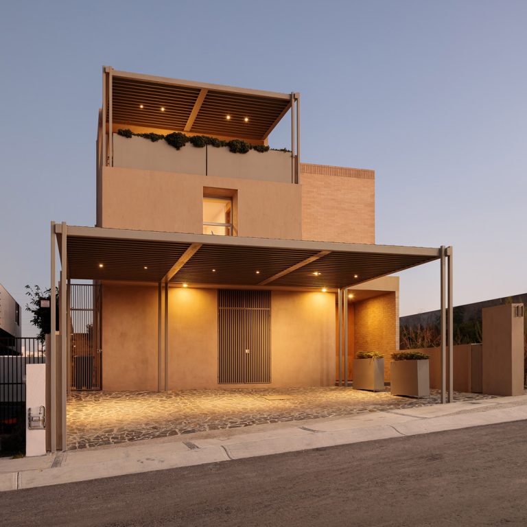 Casa Yavia en Queretaro por interstical Arquitectura