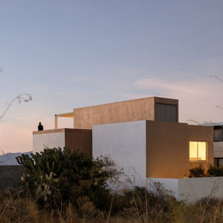 Casa Yavia en Queretaro por interstical Arquitectura