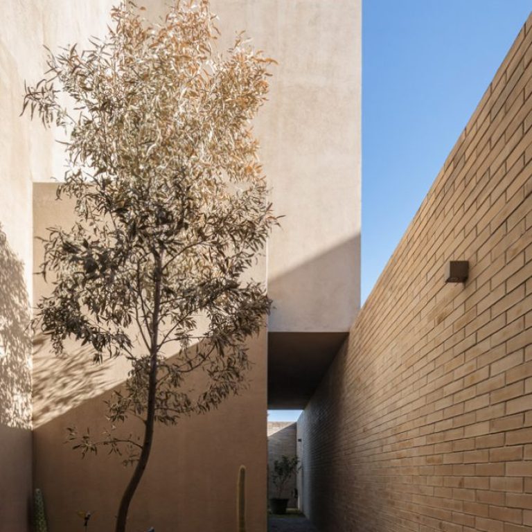 Casa Yavia en Queretaro por interstical Arquitectura