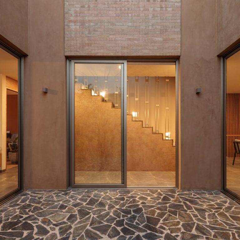 Casa Yavia en Queretaro por interstical Arquitectura