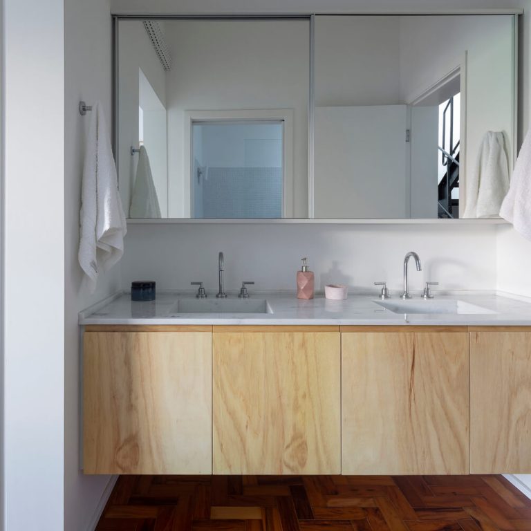 Casa de Marcos y de Júlia por Goiva Arquitetura: Ampliación Vertical y Diseño de Rooftops en São Paulo