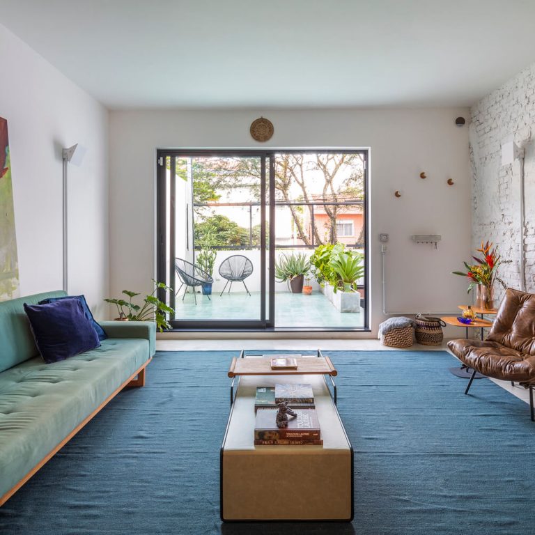Casa de Marcos y de Júlia por Goiva Arquitetura: Ampliación Vertical y Diseño de Rooftops en São Paulo
