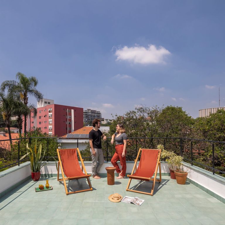 Casa de Marcos y de Júlia por Goiva Arquitetura: Ampliación Vertical y Diseño de Rooftops en São Paulo