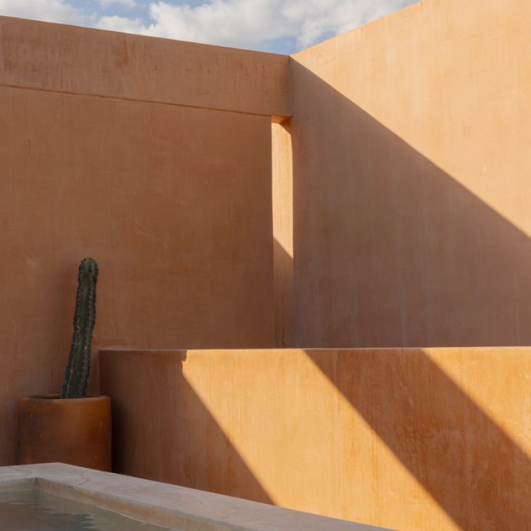 Minimalista y Contextual | Casa de Puerto por TACO Arquitectura en México