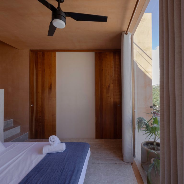 Minimalista y Contextual | Casa de Puerto por TACO Arquitectura en México