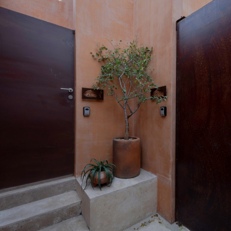 Minimalista y Contextual | Casa de Puerto por TACO Arquitectura en México