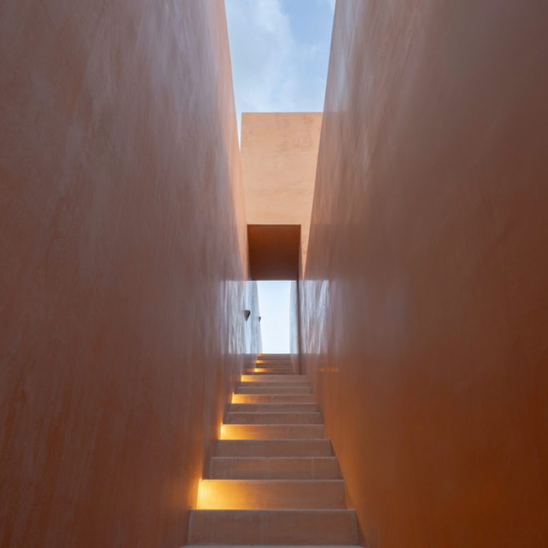 Minimalista y Contextual | Casa de Puerto por TACO Arquitectura en México