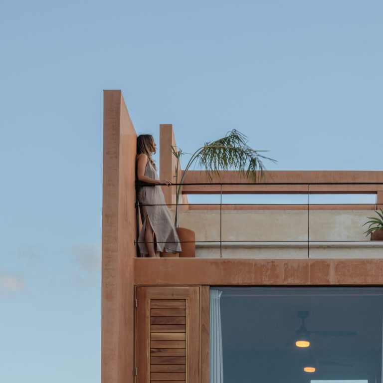 Minimalista y Contextual | Casa de Puerto por TACO Arquitectura en México